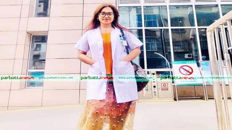 Otasi olatni oxirigacha bosdi, qizi esa qichqirdi.