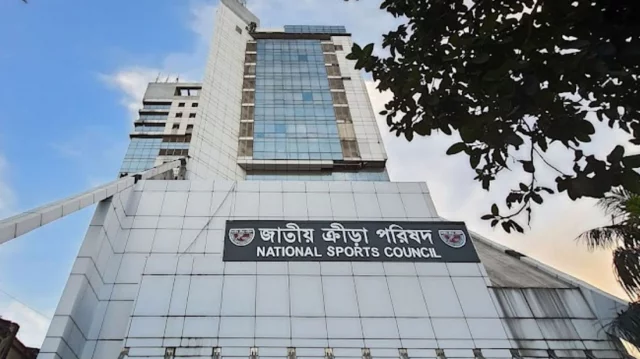 Yoshlar bilan onlayn jinsiy aloqa qilish uchun porno firibgarlik Dunyodagi eng katta kokraklarning yalangoch fotosuratlari