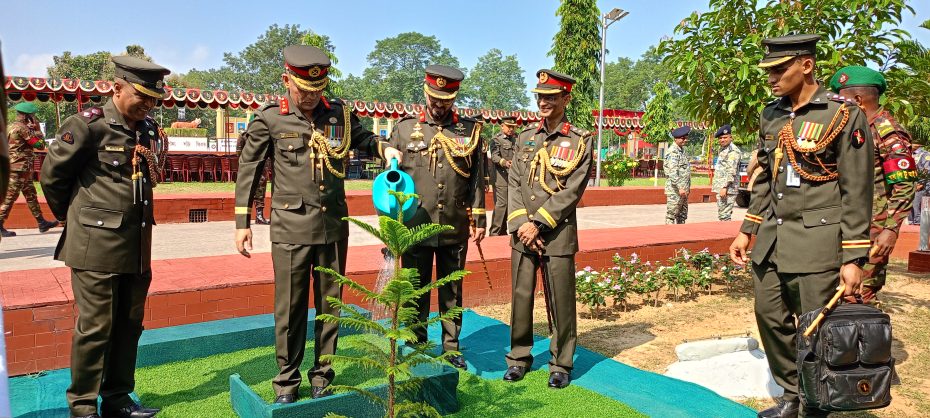 খাগড়াছড়িতে নবীন সেনাসদস্যদের মৌলিক প্রশিক্ষণ শেষে সেনাবাহিনী প্রধান কুচকাওয়াজ অনুষ্ঠিত