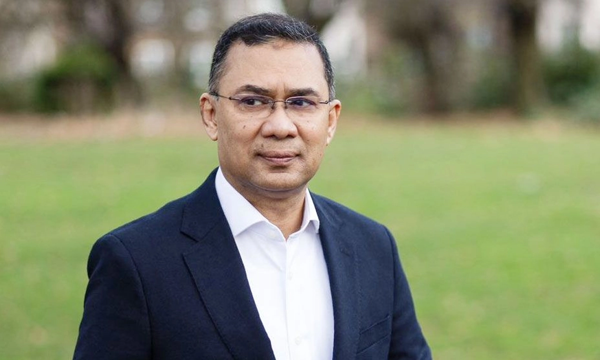 Xotin sorgichni sorayotgan fotosurati